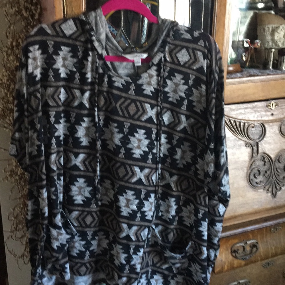 Short sleeve pullover with hood